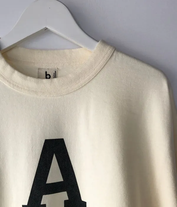 blurhms ROOTSTOCK/CHIC-AGO 88/12 Print Tee WIDE (IVORY)