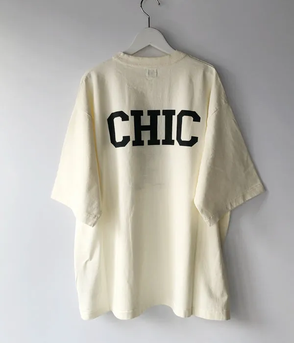 blurhms ROOTSTOCK/CHIC-AGO 88/12 Print Tee WIDE (IVORY)