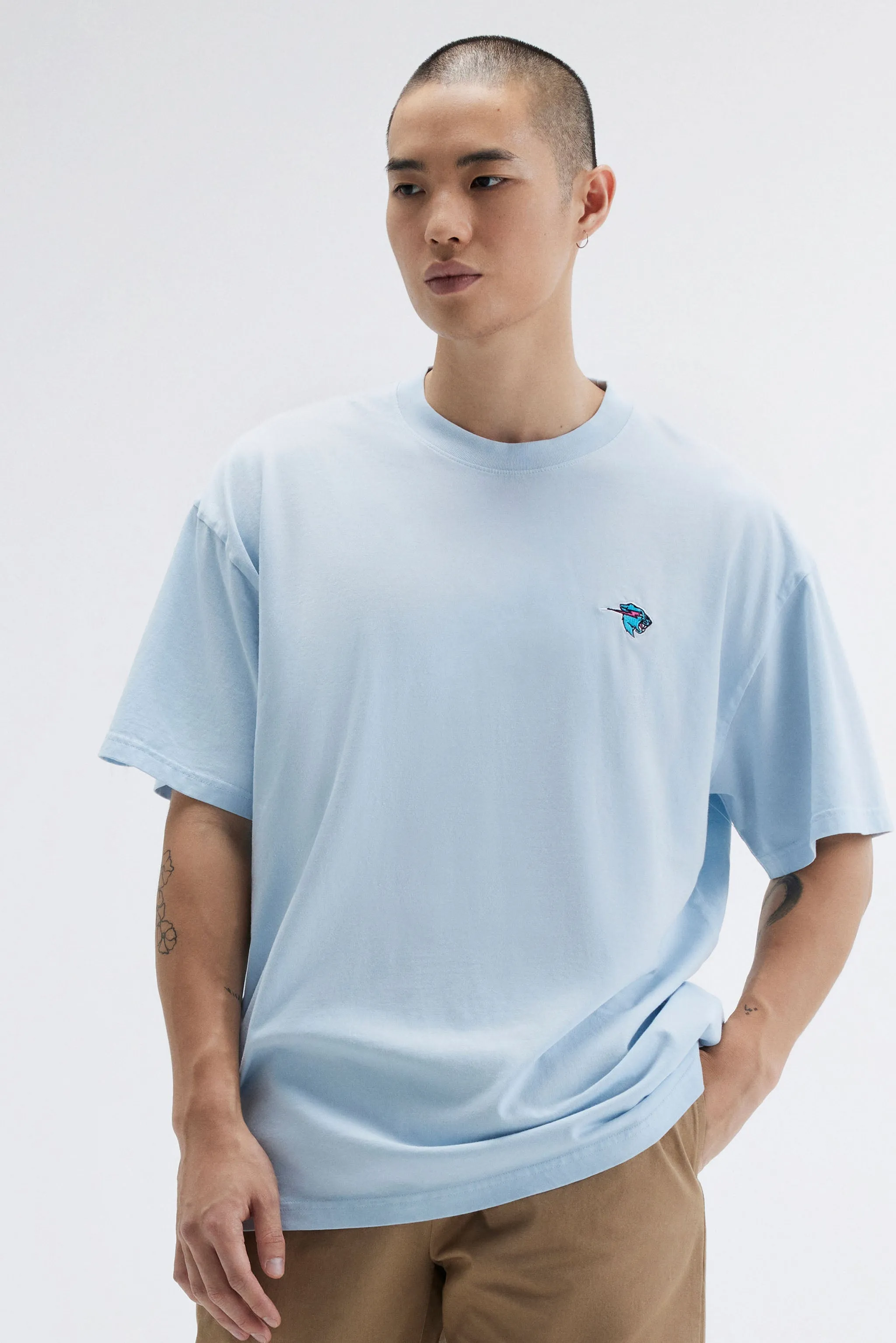 PREMIUM LOGO SS TEE - LIGHT BLUE